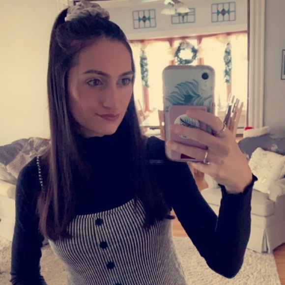 Meet your Posher, Izzy - Picture 2 of 8